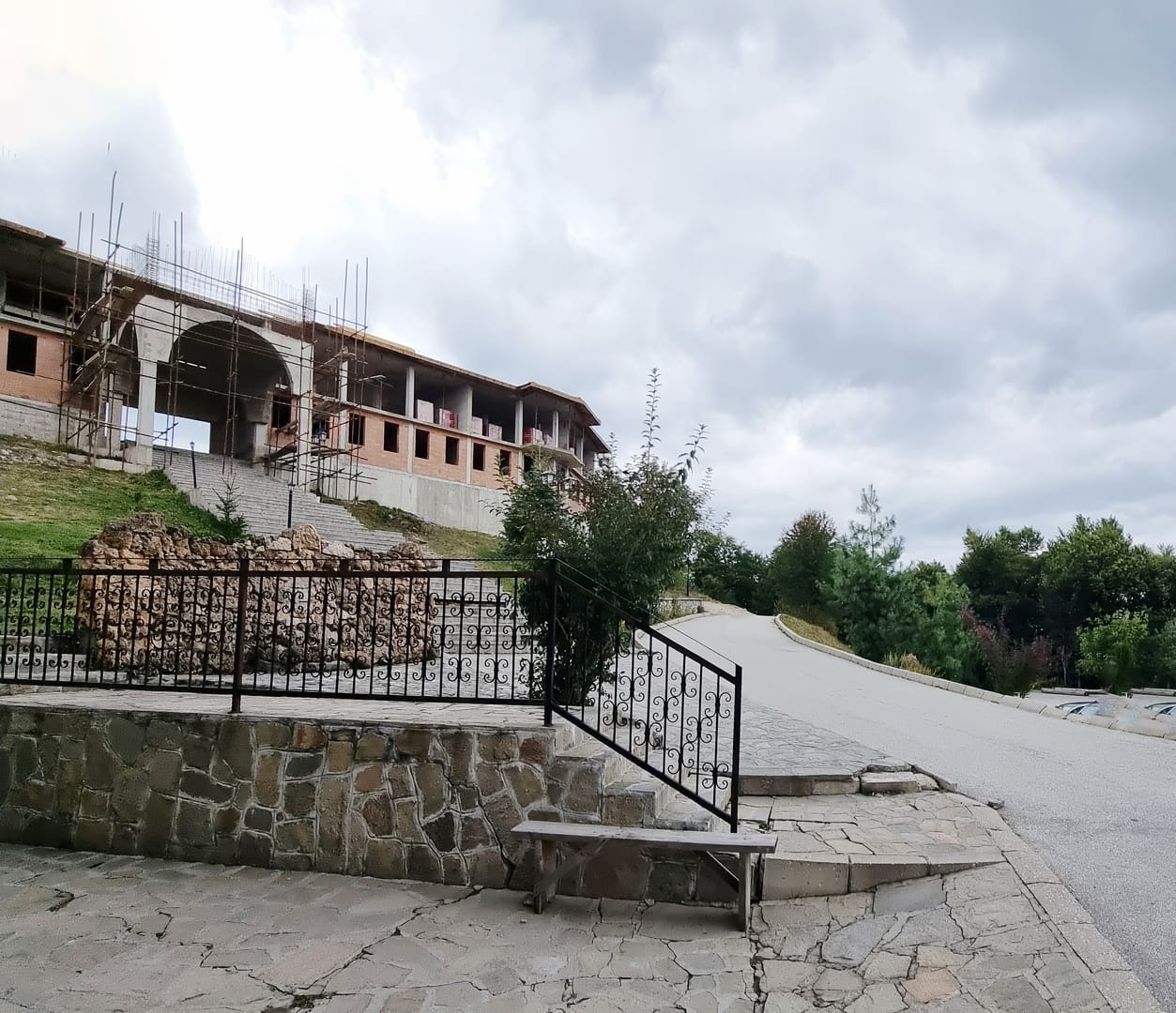 Строежа на манастира