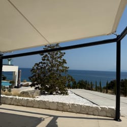 Στέγαστρο στάθμευσης με μεμβράνη Sunworker και κομψό μεταλλικό σκελετό στη Νέα Πέραμο